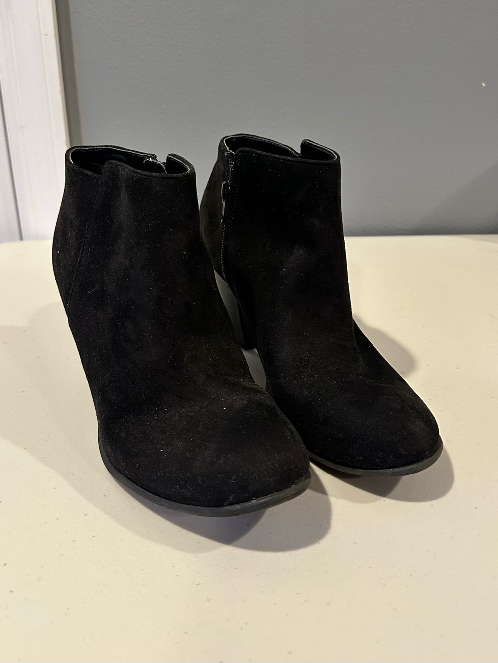 Old Navy Basic Heeled Bootie in Black Suede